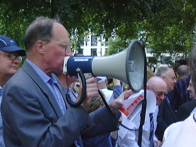 Richard Edmonds addressing the demonstration in support of Ernst Zundel